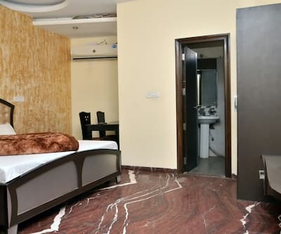 https://imgcld.yatra.com/ytimages/image/upload/t_hotel_yatra_city_desktop/v1437467328/Domestic Hotels/Hotels_Chandigarh/Stay Well/IMG-20150715-WA0046_1.jpg